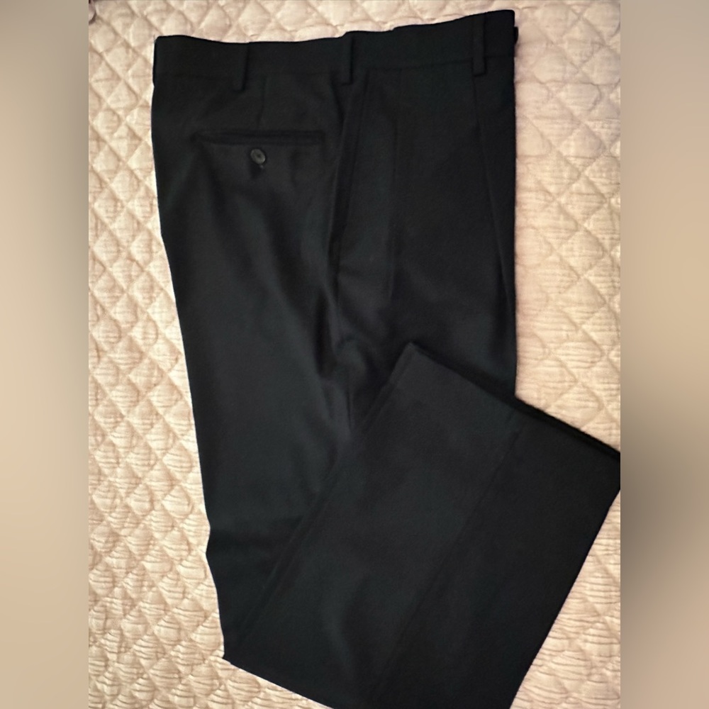 Nautica Men’s Dress Slacks. 100% Wool in Dark Navy. 36” waist x 32” inseam.